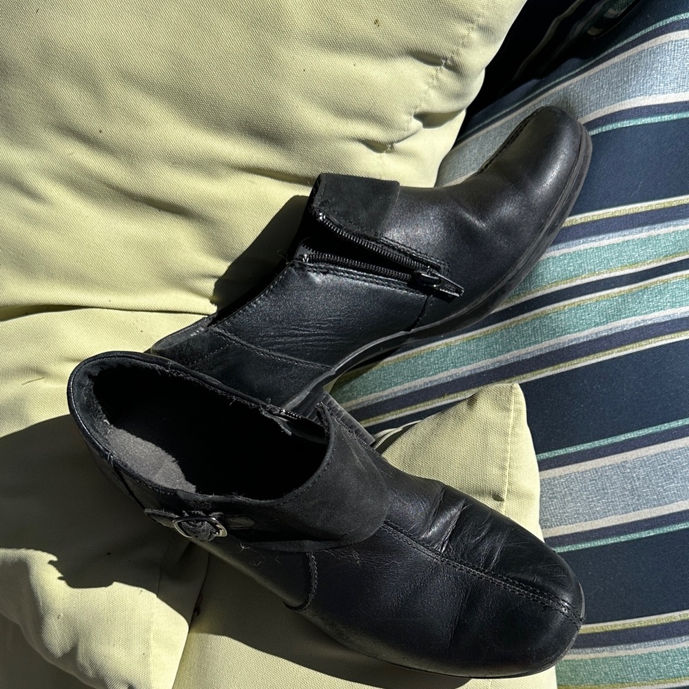Women’s Black Leather Shoes